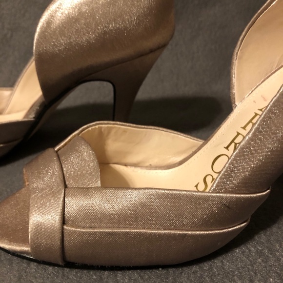 .Caparros Champagne heels - Picture 3 of 3